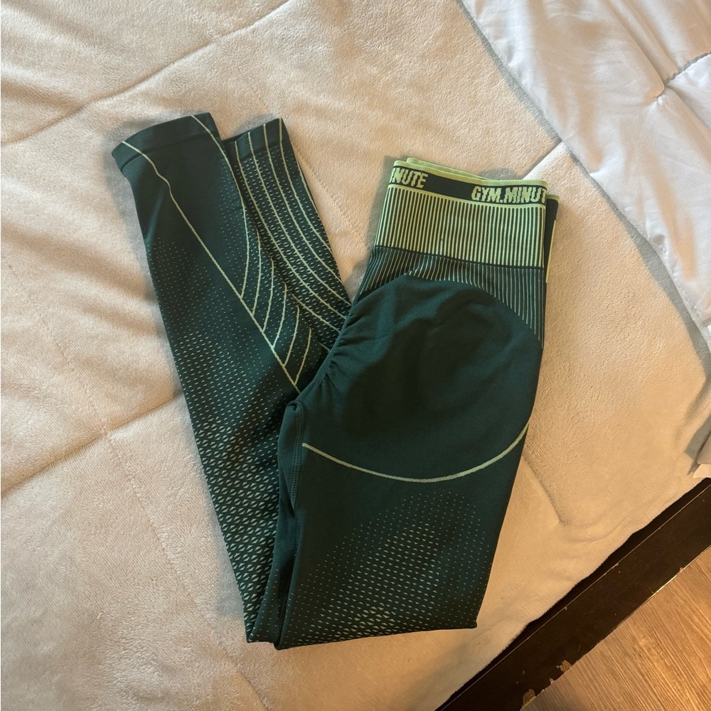Green, scrunched butt workout leggings